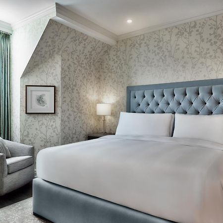 Chateau Vaudreuil Zewnętrze zdjęcie A bedroom at the London West Hollywood