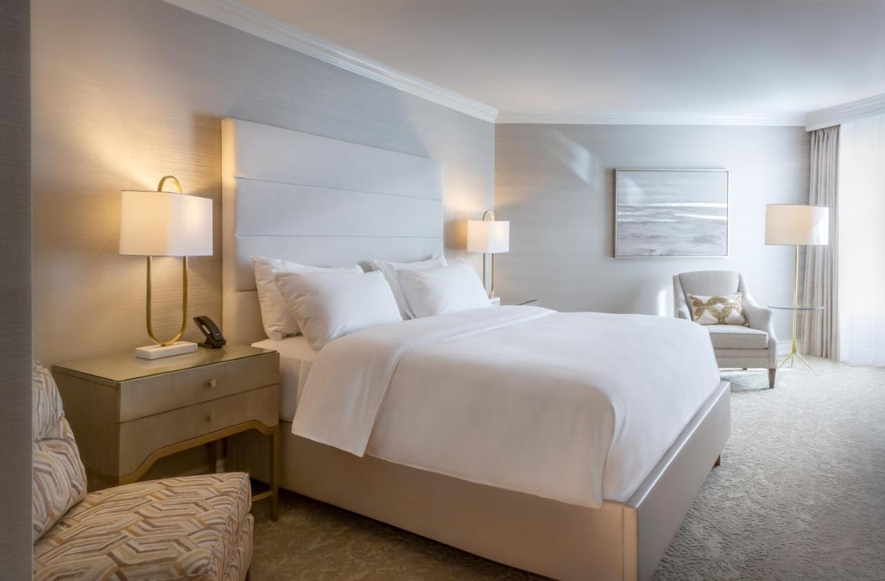 Chateau Vaudreuil Zewnętrze zdjęcie A guest room at The Westin Boston Seaport District