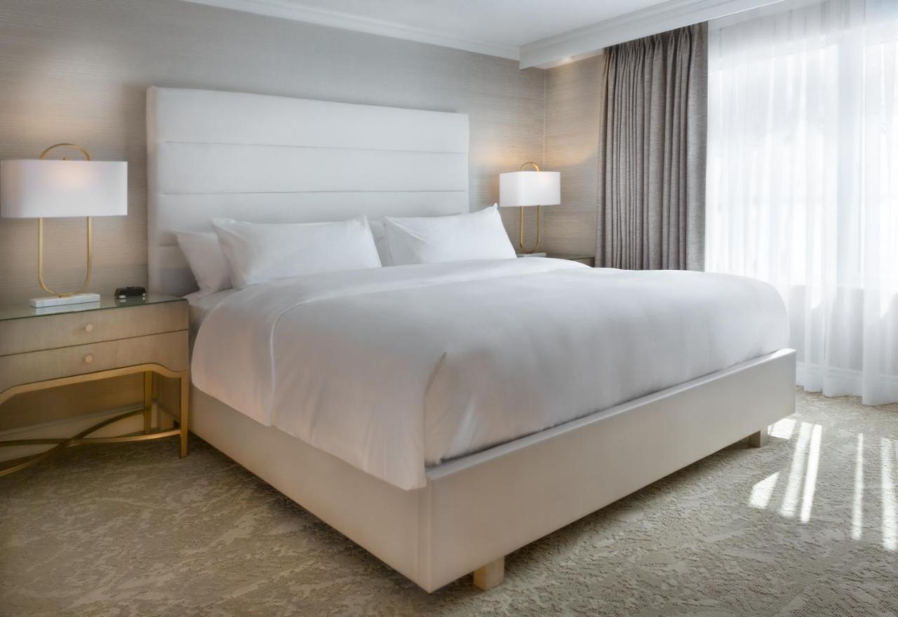 Chateau Vaudreuil Zewnętrze zdjęcie A bed