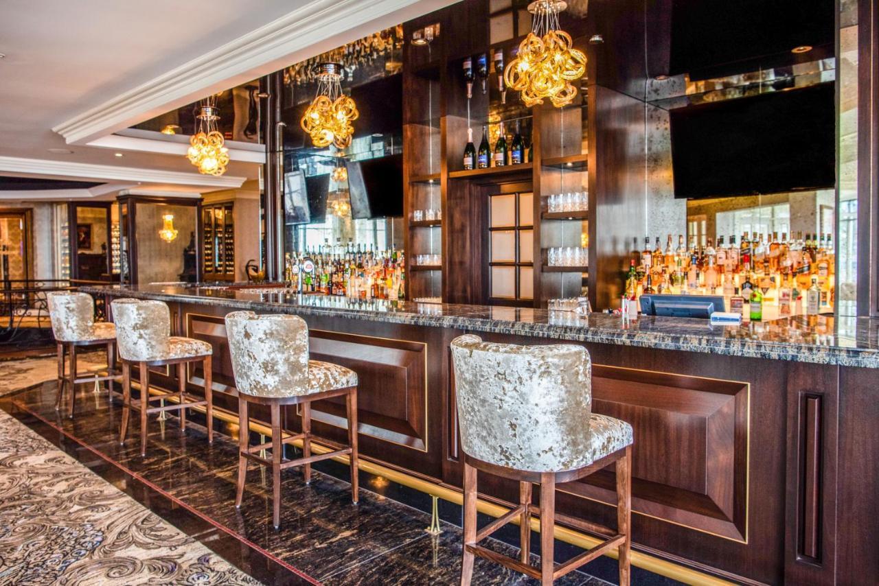 Chateau Vaudreuil Zewnętrze zdjęcie The bar at the 1905 Restaurant