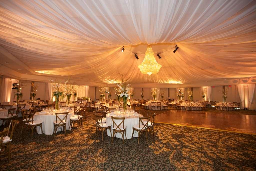 Chateau Vaudreuil Zewnętrze zdjęcie The tent at the Ritz-Carlton, Laguna Niguel