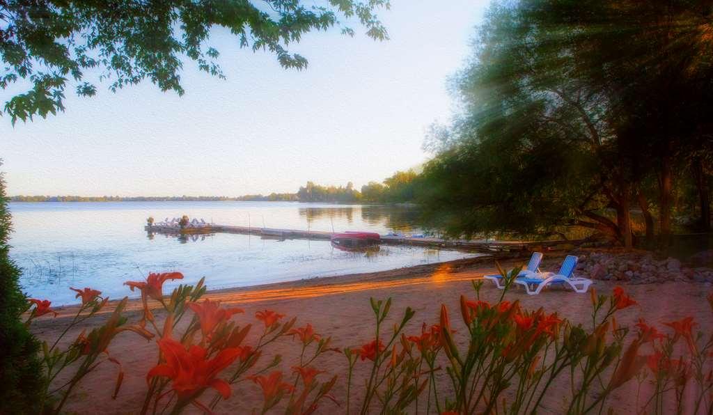 Chateau Vaudreuil Zewnętrze zdjęcie Sunset at Lake Nokomis