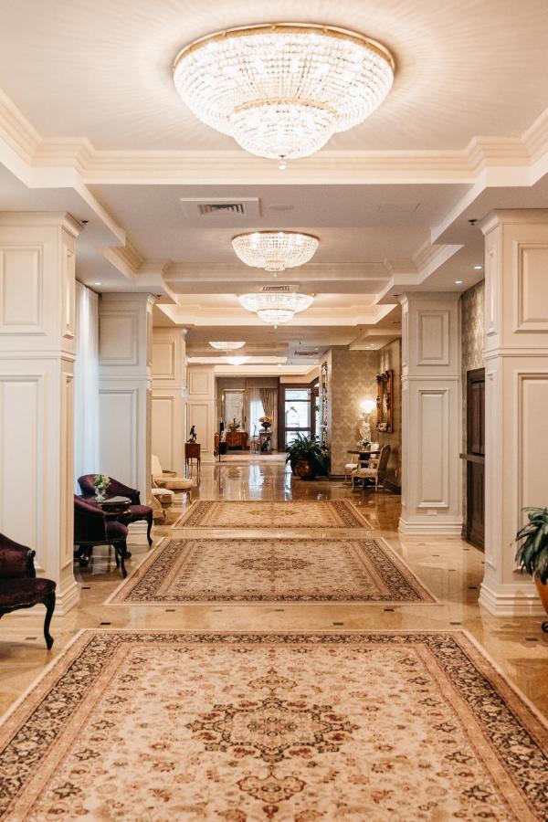 Chateau Vaudreuil Zewnętrze zdjęcie The lobby of the hotel