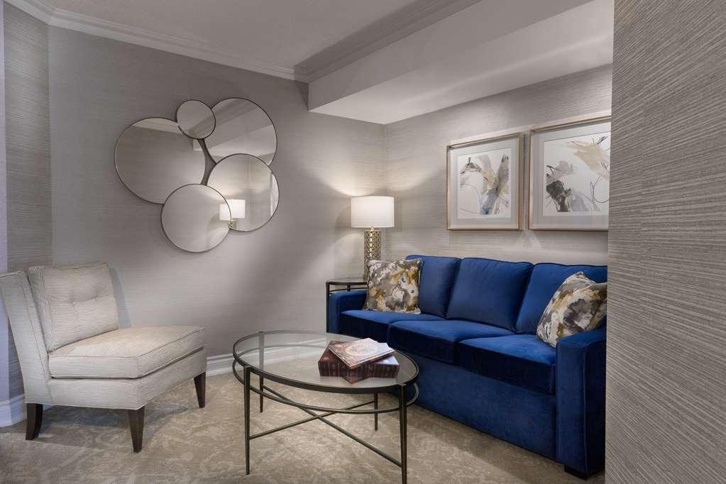Chateau Vaudreuil Pokój zdjęcie A living room at The Carlyle