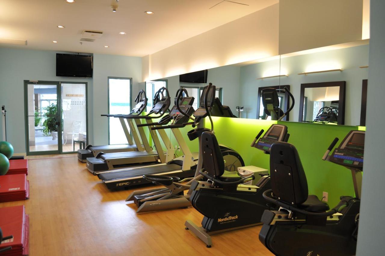Chateau Vaudreuil Zewnętrze zdjęcie A gym at a hotel