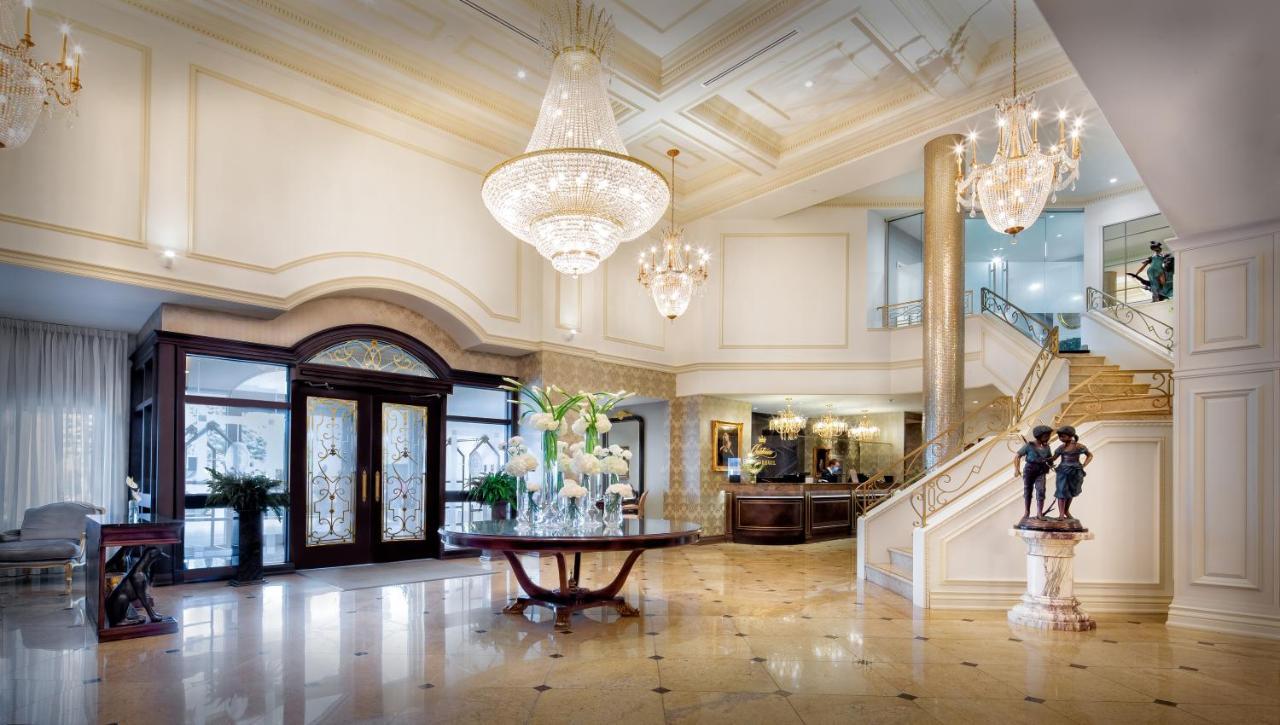 Chateau Vaudreuil Zewnętrze zdjęcie The lobby of the Four Seasons Hotel