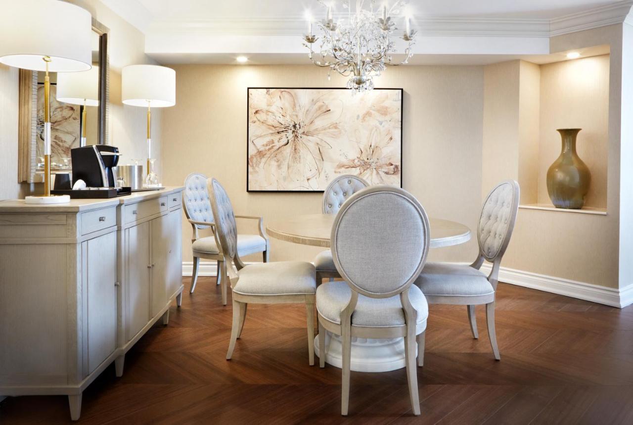 Chateau Vaudreuil Zewnętrze zdjęcie A dining room at The Ritz-Carlton, Boston
