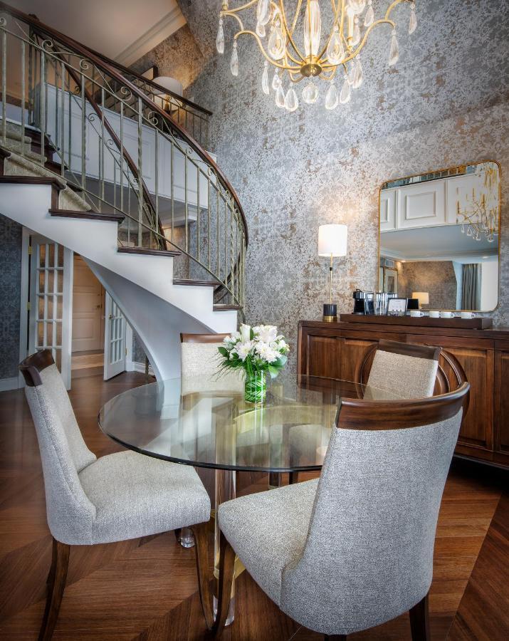 Chateau Vaudreuil Zewnętrze zdjęcie A suite at the Mandarin Oriental