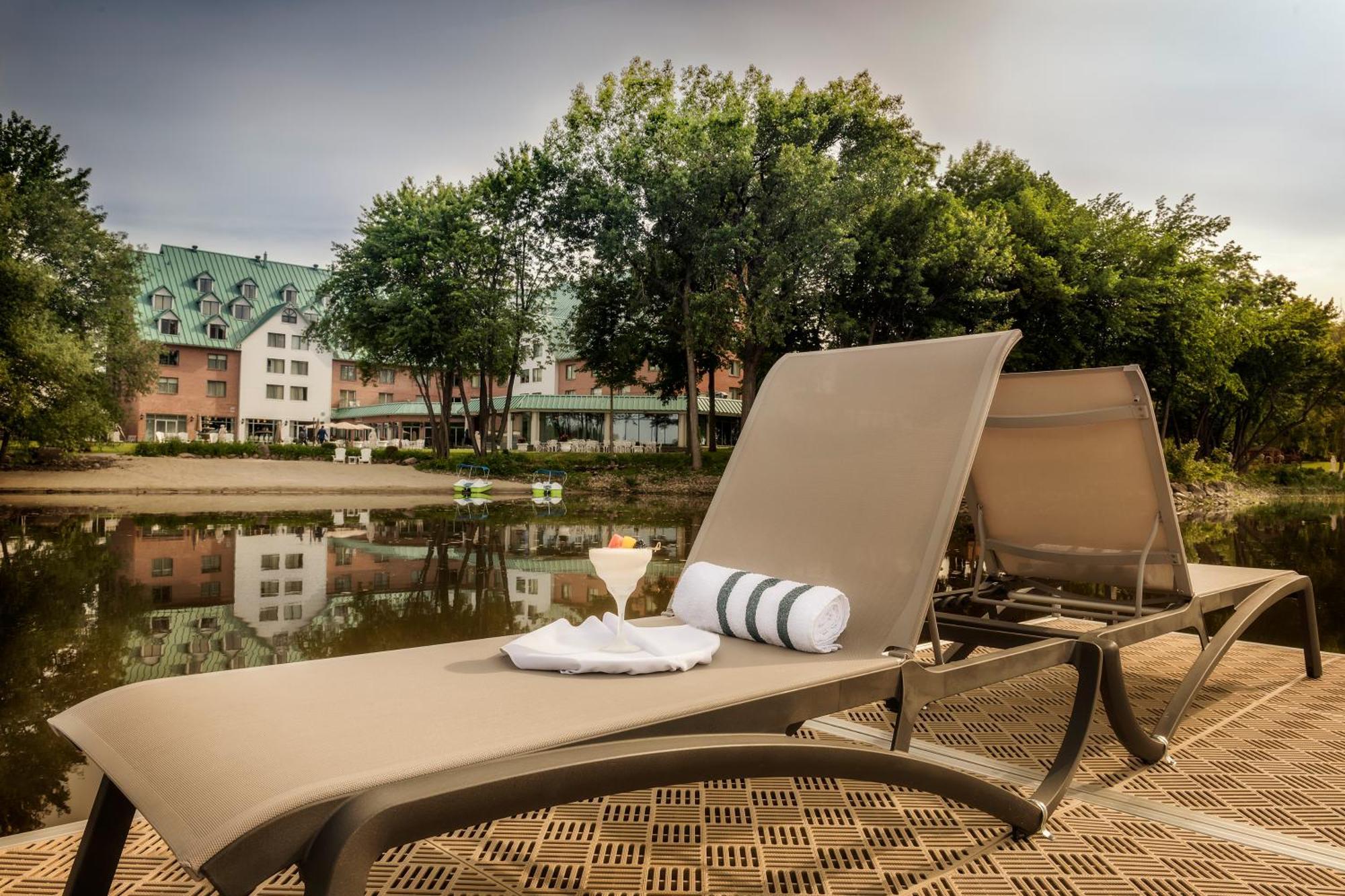 Chateau Vaudreuil Zewnętrze zdjęcie A chaise longue