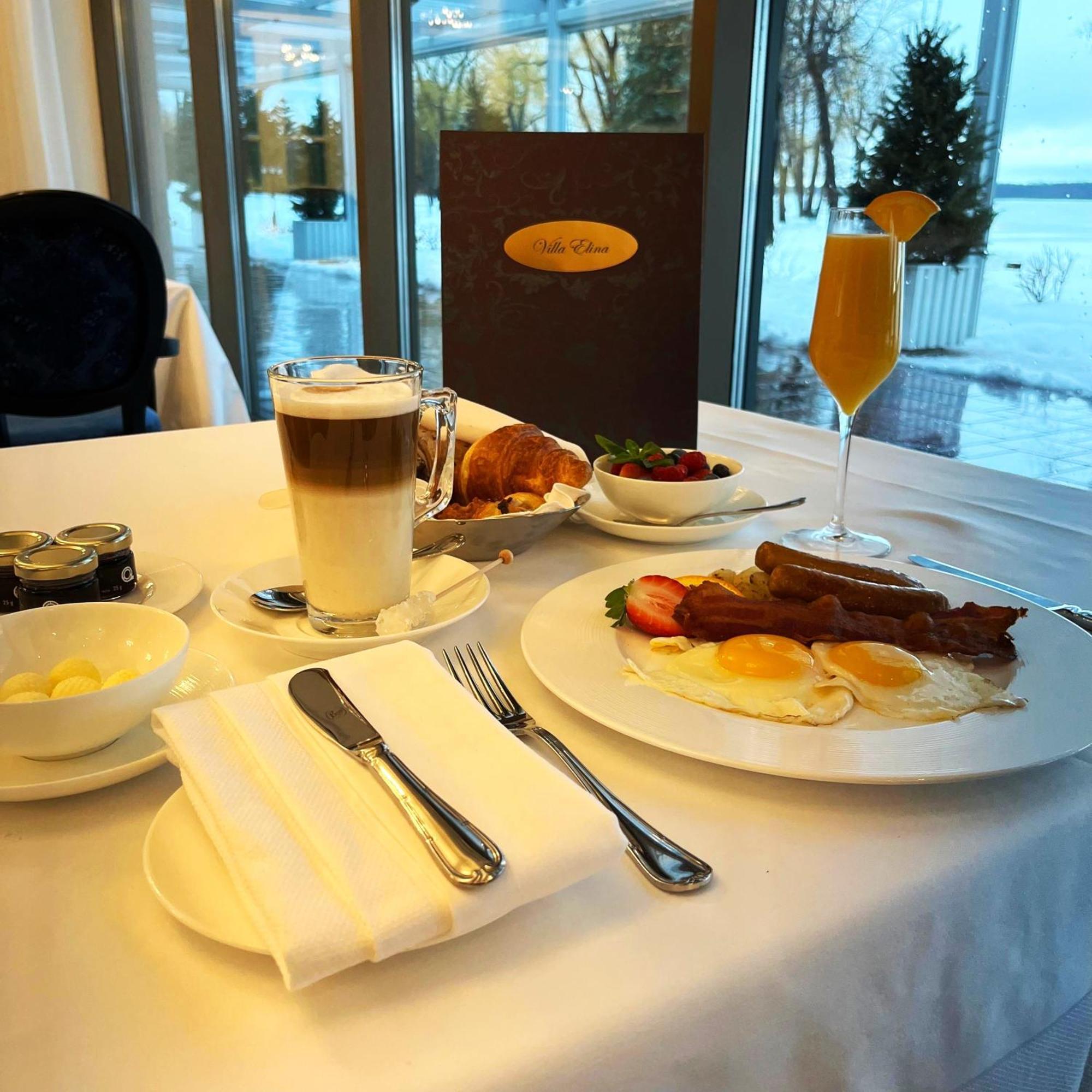 Chateau Vaudreuil Zewnętrze zdjęcie A typical breakfast